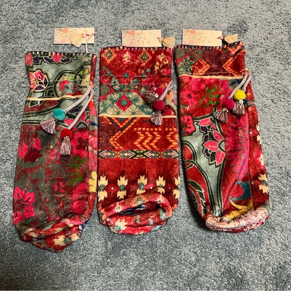 NWT$30 Johnny Was Syriah Wine Tote Gift Bag Drawstring Pom Poms Velour One Size - Picture 4 of 5